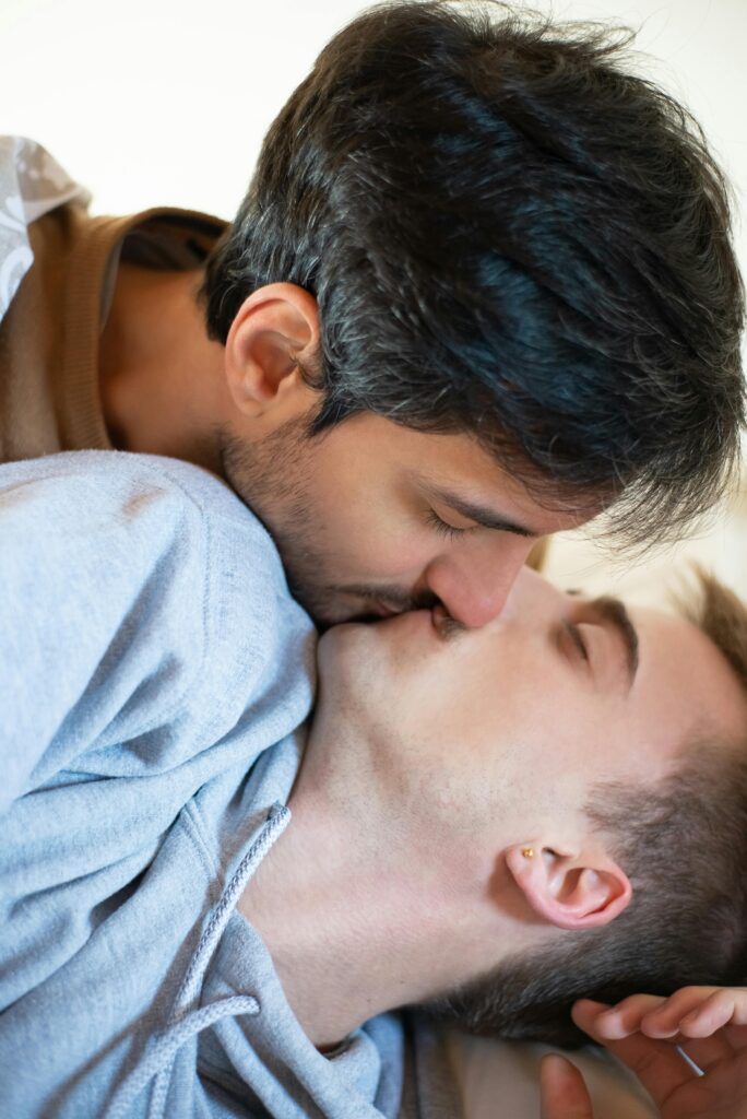 Love Bites और Stroke का खतरा: डॉक्टर की चेतावनी